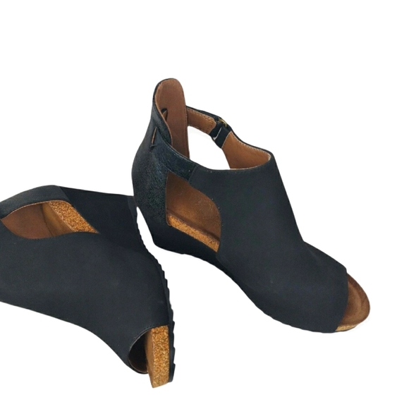 Womens black and tan wedge shoes - Picture 3 of 3